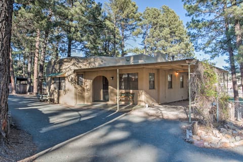 Ruidoso 'Lil Mountain Getaway' w/ Golf Course View House in Ruidoso