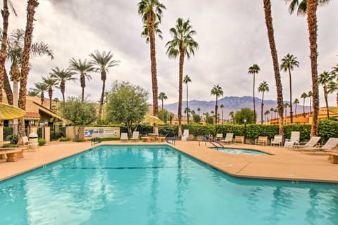 Pool & Hot Tub Access: Modern Palm Springs Condo Apartment in Cathedral City