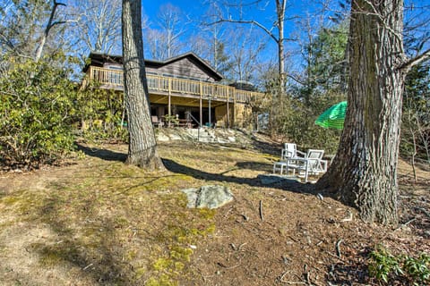 Dog-Friendly Hendersonville Cabin: Deck & Views House in Laurel Park