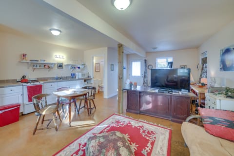 Cozy Rogers Studio Apt w/ Lake Access & Fire Pit! Apartment in Beaver Lake