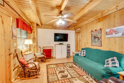 Large Mountain Creek! Cabin in Tellico Plains House in Tennessee