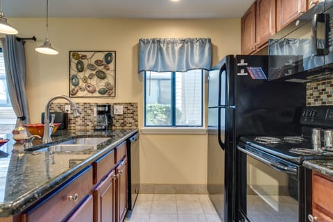 Englewood Apt w/ Patio in Denver Tech Center Apartment in Greenwood Village