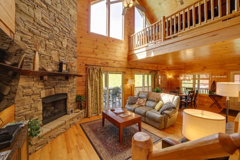 Maggie Valley Cabin w/ Private Hot Tub & Game Room House in Maggie Valley