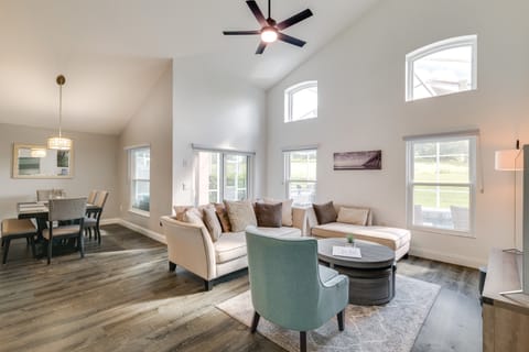 Private Pool & Hot Tub: Modern Davenport Home! House in Four Corners