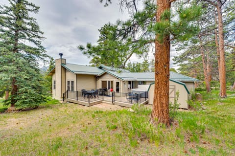 2 Mi to Downtown: Home w/ Hot Tub in Estes Park! House in Estes Park