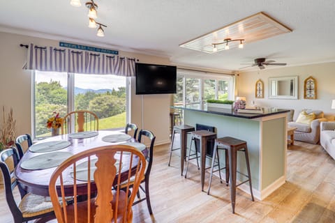 3 Mi to Slopes! Mtn-View Condo in Banner Elk Apartment in Sugar Mountain