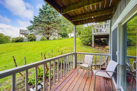 3 Mi to Slopes! Mtn-View Condo in Banner Elk Apartment in Sugar Mountain