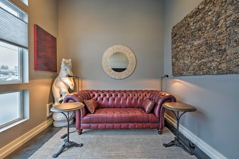 2 Mi to Dtwn Ballard: Sleek Studio Near Shops Apartment in Ballard