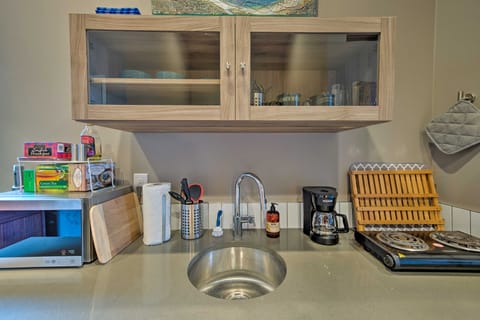 2 Mi to Dtwn Ballard: Sleek Studio Near Shops Apartment in Ballard