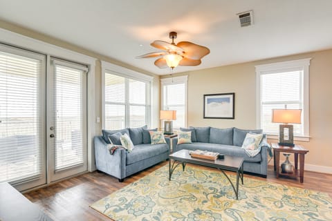 Beach Days & Resort-Style Fun! Galveston Retreat Apartment in Galveston Island
