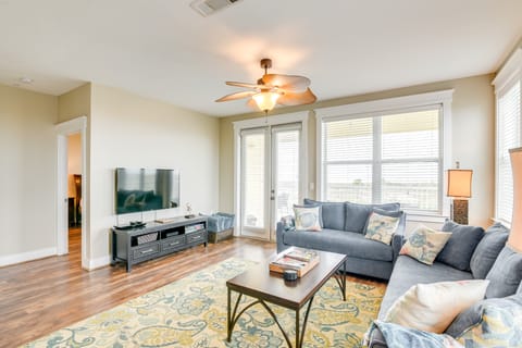 Beach Days & Resort-Style Fun! Galveston Retreat Apartment in Galveston Island