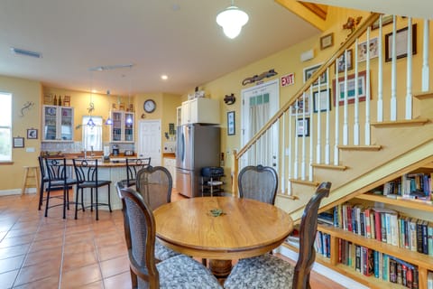 350 Ft to Beach! 'Lizard Lair' in Indian Rocks Apartment in Indian Rocks Beach