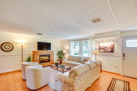 Riverside Retreat w/ Boat Dock in Sunny Astor! House in Astor