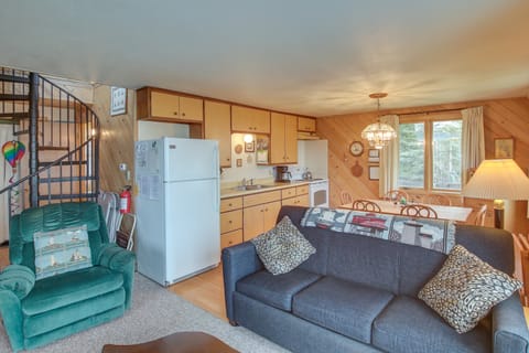 Serene Lakefront Baileys Harbor Home w/ Deck! House in Door County