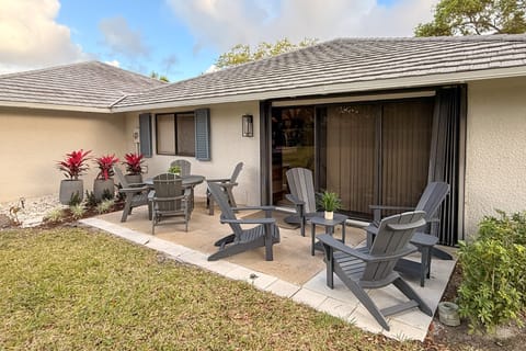 Golf Getaway w/ Patio in PGA National Resort! House in Palm Beach Gardens