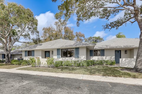 Golf Getaway w/ Patio in PGA National Resort! House in Palm Beach Gardens