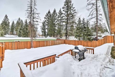Hungry Horse Cabin: 11 Mi to Glacier National Park House in Hungry Horse