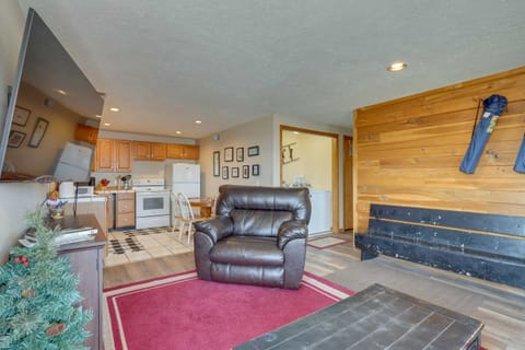 'Snowed Inn' Cozy Winterplace Ski-In/Ski-Out Cabin House in West Virginia