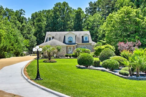 Stunning Duluth Family House w/ Fireplace & Patio! House in Norcross