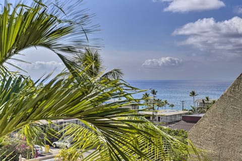 Downtown Kona Condo w/ Pool Access: Walk to Beach! Apartment in Holualoa