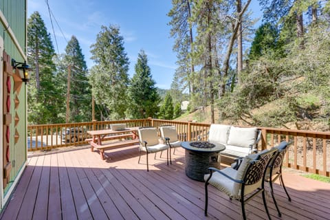 Remodeled Crestline Retreat: Walk to Lake Gregory! House in Crestline