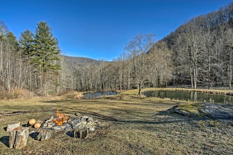 Emerald Gate Farm Cabin w/ On-Site Fishing Pond! House in Tennessee