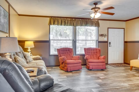 Greers Ferry Lakefront Home w/ Deck & Boat Slips! House in Greers Ferry Lake