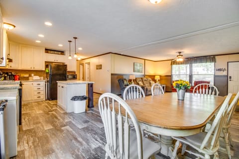 Greers Ferry Lakefront Home w/ Deck & Boat Slips! House in Greers Ferry Lake