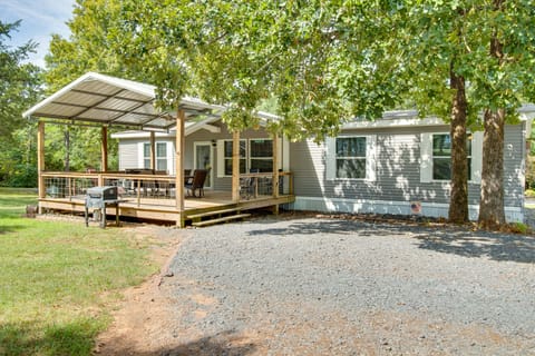 Greers Ferry Lakefront Home w/ Deck & Boat Slips! House in Greers Ferry Lake