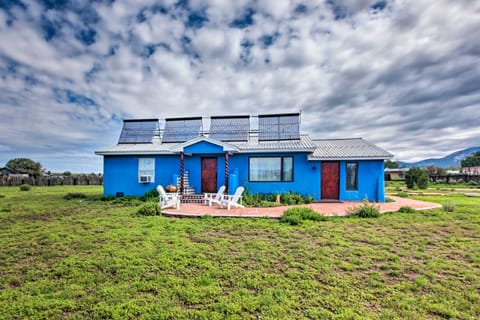Cozy 'Blue Adobe' w/ Steam Room 2 Mi. from Taos! House in New Mexico