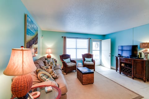 Destin Townhome w/ Balcony - Walk to the Beach! Apartment in Miramar Beach