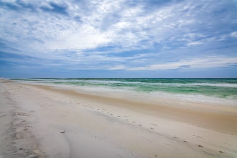 Destin Townhome w/ Balcony - Walk to the Beach! Apartment in Miramar Beach