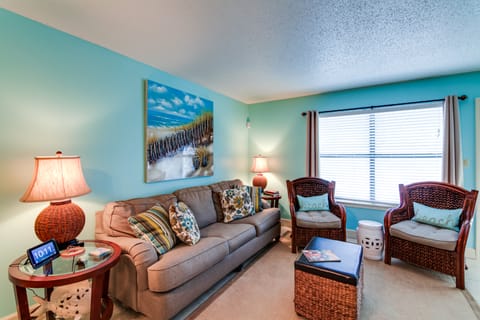 Destin Townhome w/ Balcony - Walk to the Beach! Apartment in Miramar Beach