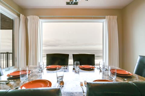 Lincoln City Condo: Pool Access, Walk to Beach! Apartment in Lincoln Beach