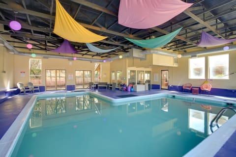 Lincoln Resort Condo w/ Ocean Views & Pool Access Apartment in Lincoln Beach