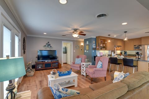 Colorful Beachside Oasis! Galveston Family Home House in Hitchcock