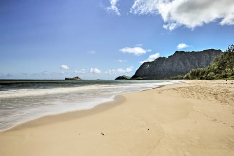 Beachfront Waimanalo Home w/ Pergola & Ocean Views House in Honolulu