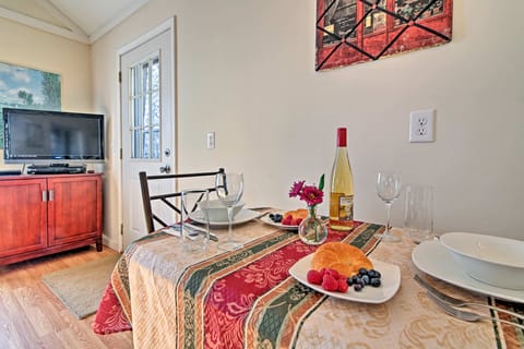 Forest Views! ‘The Woodshop’ Robbinsville Cabin House in Stecoah