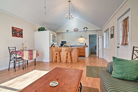 Forest Views! ‘The Woodshop’ Robbinsville Cabin House in Stecoah