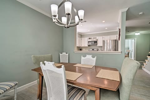 Updated Hilton Head Condo: Balcony, Walk to Beach Apartment in Hilton Head Island