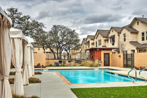 Pool Access: Upscale & Modern Austin Townhome Apartment in Cedar Park
