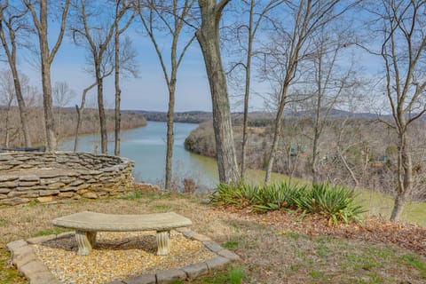 Lake Cumberland Resort Condo w/ Direct Lake Access Apartment in Lake Cumberland