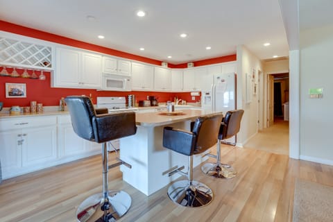 Lake Cumberland Resort Condo w/ Direct Lake Access Apartment in Lake Cumberland