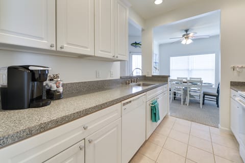 4 Mi to Beaches: Luxe Coastal Resort Condo Apartment in Sussex County