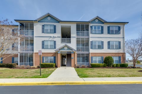 4 Mi to Beaches: Luxe Coastal Resort Condo Apartment in Sussex County