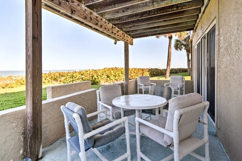 Breezy & Beachy Belleair Condo: 12 Steps to Shore! Apartment in Belleair Beach