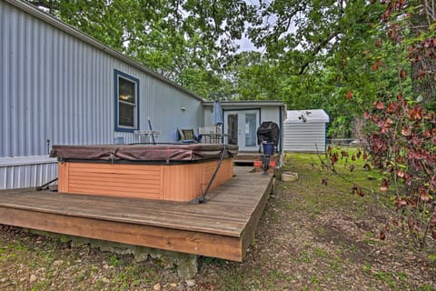 Hot Tub & Deck: Tranquil Home Near Grand Lake House in Ozark Mountains