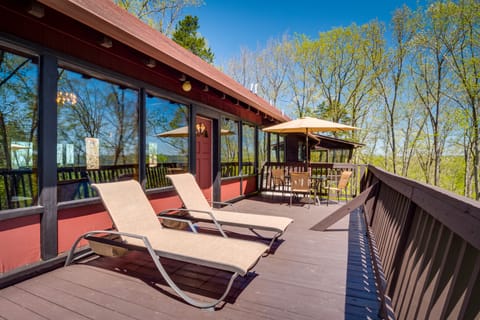 'Ledge Lodge' Burkesville Getaway: Pool & Views! House in Burkesville