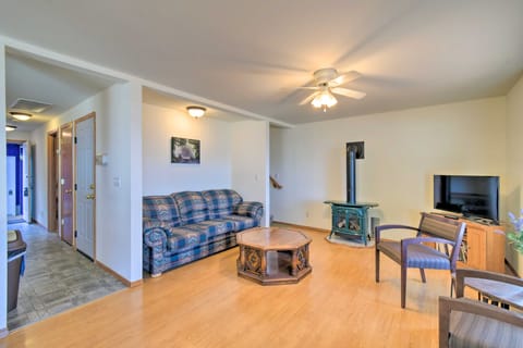 The Lillipad in Lilliwaup: Magnificent Waterfront! Villa in Hood Canal