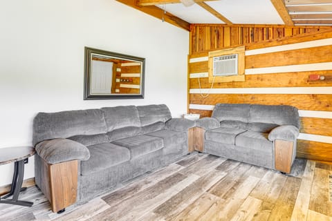 Rogersville Barn Apartment on 27 Acres w/ Pond! Apartment in Cherokee Reservoir